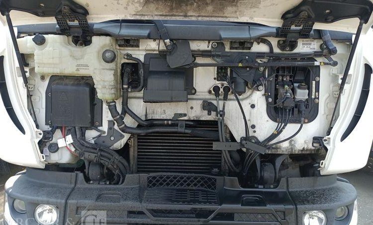 RENAULT D14 AVEC GROUPE FROID CARRIER- EN DESIGNATION(84)  EG-235-WT