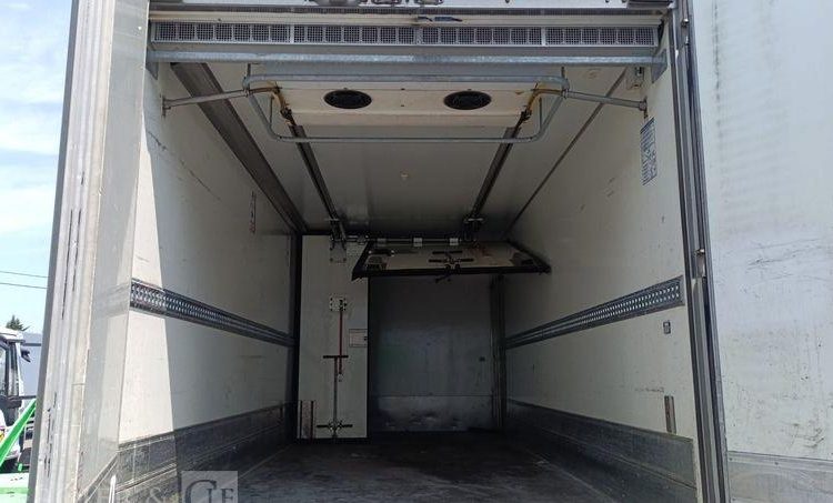 RENAULT D14 AVEC GROUPE FROID CARRIER- EN DESIGNATION(84)  EG-235-WT