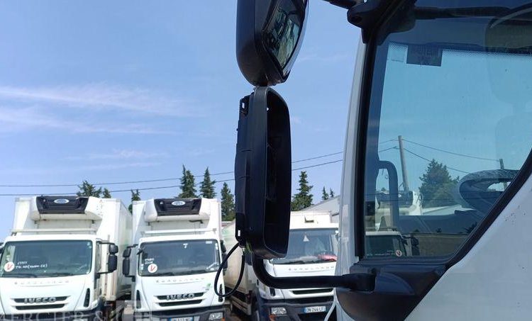 RENAULT D14 AVEC GROUPE FROID CARRIER- EN DESIGNATION(84)  EG-235-WT