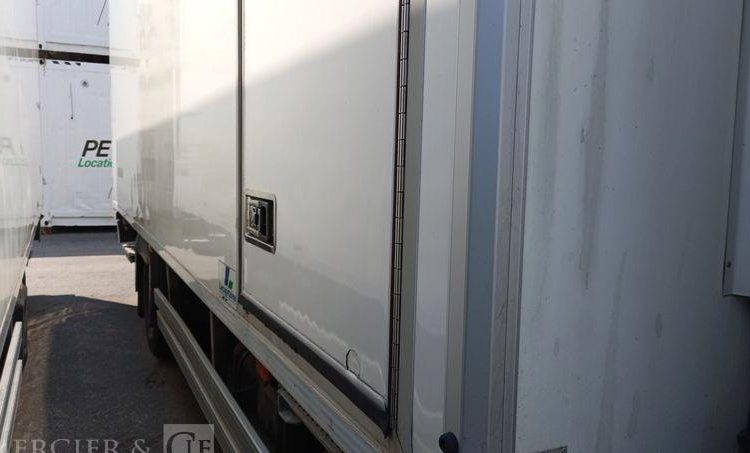 RENAULT D14 AVEC GROUPE FROID CARRIER- EN DESIGNATION(84)  EG-235-WT