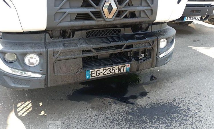 RENAULT D14 AVEC GROUPE FROID CARRIER- EN DESIGNATION(84)  EG-235-WT