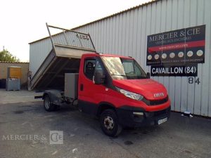 IVECO 35-130 BENNE SIMPLE CABINE COFFRE ROUGE EG-243-HA