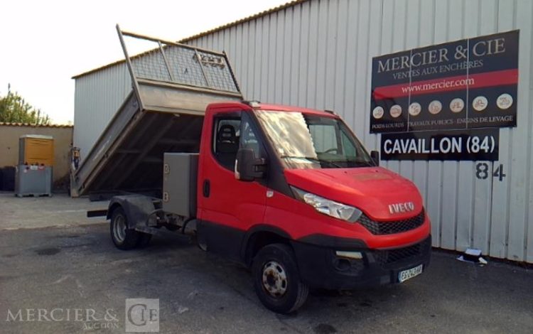 IVECO 35-130 BENNE SIMPLE CABINE COFFRE ROUGE EG-243-HA