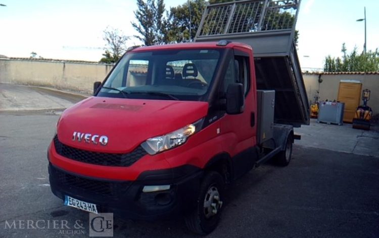 IVECO 35-130 BENNE SIMPLE CABINE COFFRE ROUGE EG-243-HA
