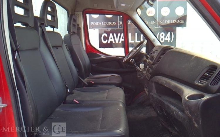 IVECO 35-130 BENNE SIMPLE CABINE COFFRE ROUGE EG-243-HA