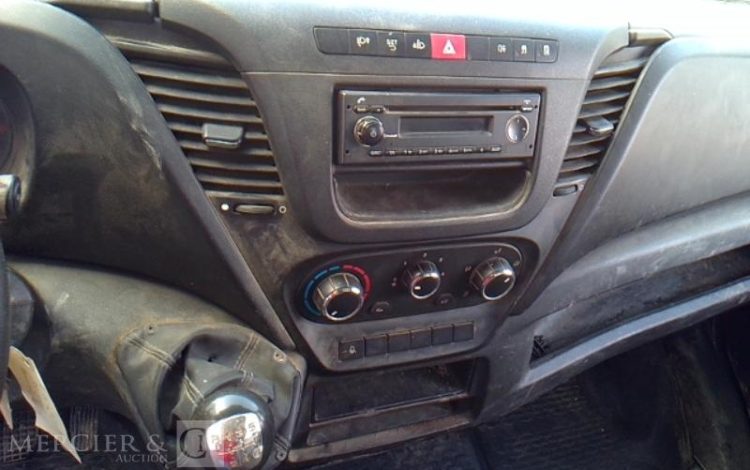 IVECO 35-130 BENNE SIMPLE CABINE COFFRE ROUGE EG-243-HA