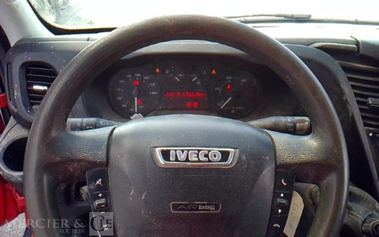 IVECO 35-130 BENNE SIMPLE CABINE COFFRE ROUGE EG-243-HA