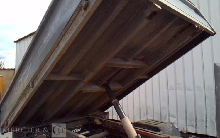 IVECO 35-130 BENNE SIMPLE CABINE COFFRE  EG-853-PX