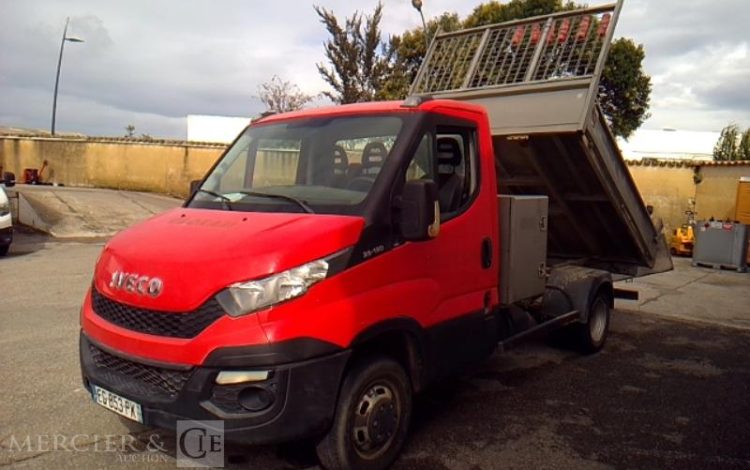 IVECO 35-130 BENNE SIMPLE CABINE COFFRE  EG-853-PX