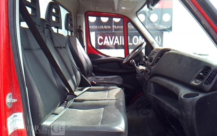 IVECO 35-130 BENNE SIMPLE CABINE COFFRE  EG-853-PX