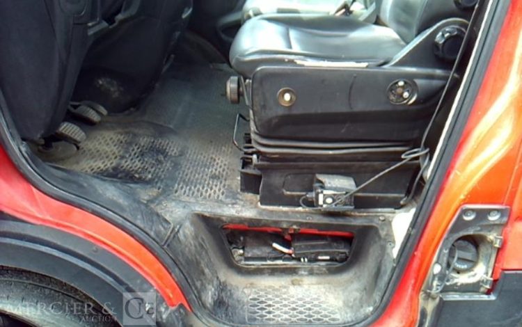 IVECO 35-130 BENNE SIMPLE CABINE COFFRE  EG-853-PX