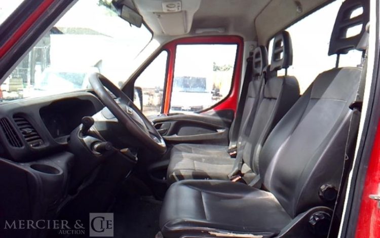 IVECO 35-130 BENNE SIMPLE CABINE COFFRE  EG-853-PX