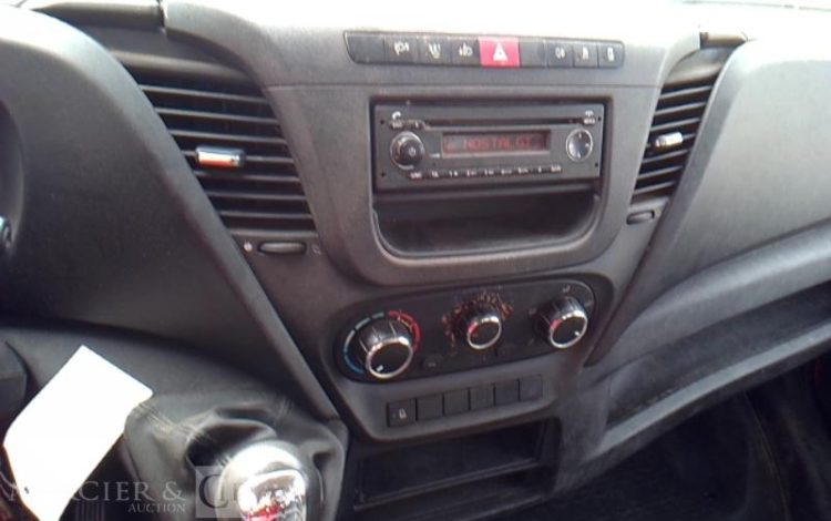 IVECO 35-130 BENNE SIMPLE CABINE COFFRE  EG-853-PX
