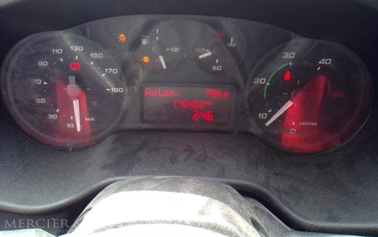 IVECO 35-130 BENNE SIMPLE CABINE COFFRE  EG-853-PX