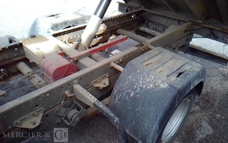 IVECO 35-130 BENNE SIMPLE CABINE COFFRE  EG-853-PX