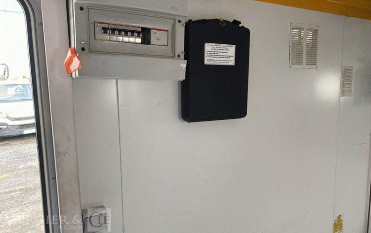 CNSE ABRIS DE CHANTIER 9M2 ISOLE+WC BLANC EJ-593-PJ