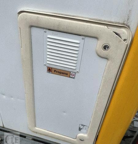 CNSE ABRIS DE CHANTIER 9M2 ISOLE+WC BLANC EJ-593-PJ