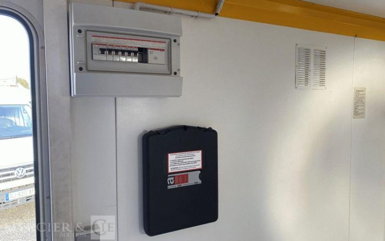CNSE ABRIS DE CHANTIER 9M2 ISOLE+WC BLANC EJ-602-PJ