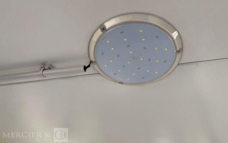 CNSE ABRIS DE CHANTIER 9M2 ISOLE+WC BLANC EJ-602-PJ