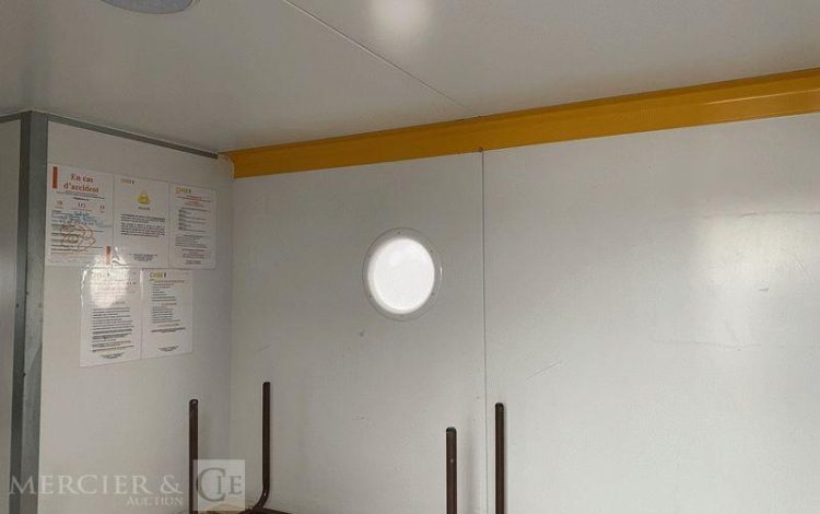 CNSE ABRIS DE CHANTIER 9M2 ISOLE+WC BLANC EJ-854-KJ