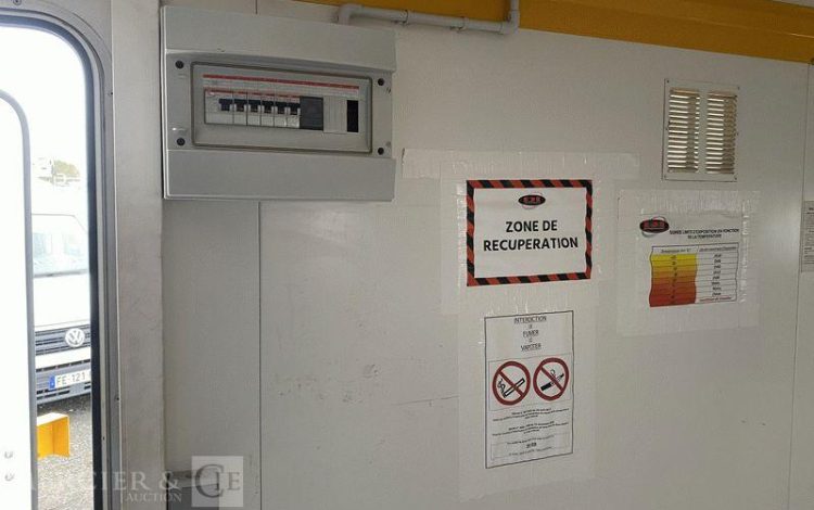CNSE ABRIS DE CHANTIER 9M2 ISOLE+WC BLANC EJ-854-KJ