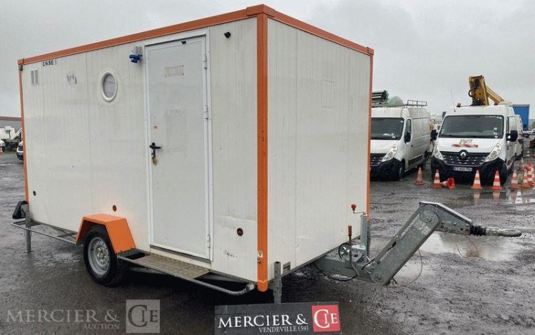 CNSE ABRIS DE CHANTIER TRACTABLE 9M2 ISOLE VESTIAIRE / REFECTOIRE AVEC WC CHIMIQUE BLANC EK-572-TM