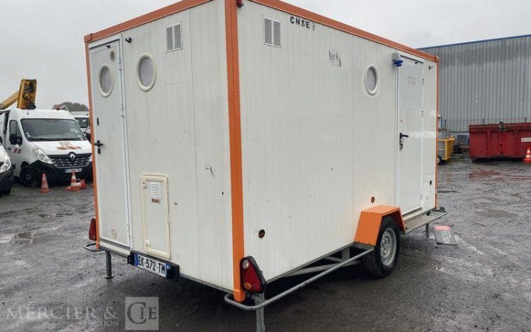 CNSE ABRIS DE CHANTIER TRACTABLE 9M2 ISOLE VESTIAIRE / REFECTOIRE AVEC WC CHIMIQUE BLANC EK-572-TM