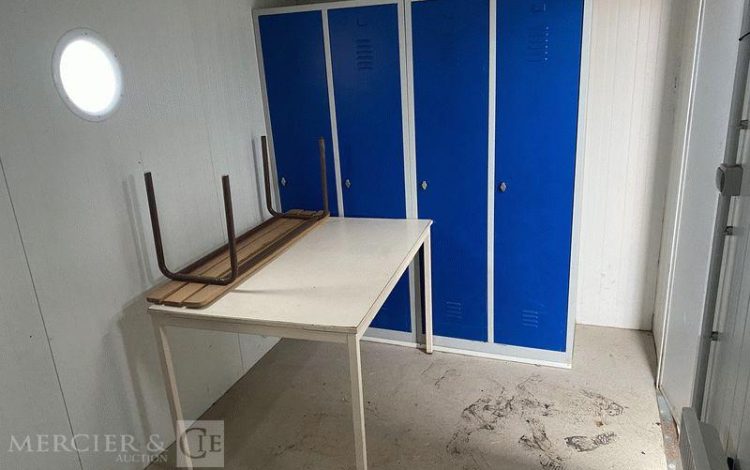 CNSE ABRIS DE CHANTIER TRACTABLE 9M2 ISOLE VESTIAIRE / REFECTOIRE AVEC WC CHIMIQUE BLANC EK-572-TM