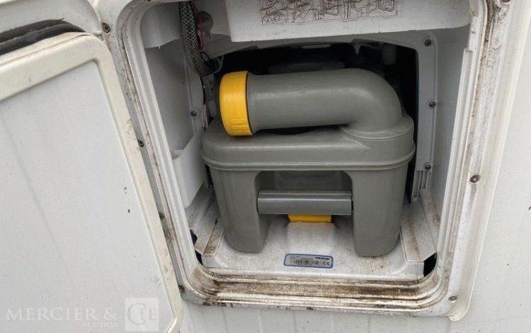 CNSE ABRIS DE CHANTIER TRACTABLE 9M2 ISOLE VESTIAIRE / REFECTOIRE AVEC WC CHIMIQUE BLANC EK-572-TM