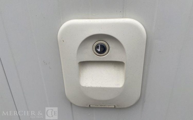 CNSE ABRIS DE CHANTIER TRACTABLE 9M2 ISOLE VESTIAIRE / REFECTOIRE AVEC WC CHIMIQUE BLANC EK-572-TM