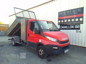 IVECO 35-120 BENNE SIMPLE CABINE COFFRE ROUGE EM-048-FN