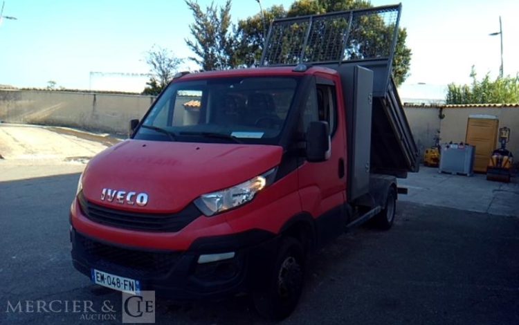 IVECO 35-120 BENNE SIMPLE CABINE COFFRE ROUGE EM-048-FN
