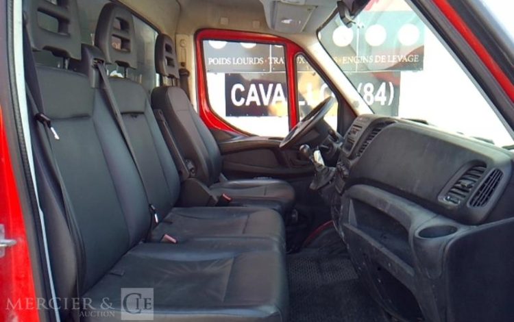 IVECO 35-120 BENNE SIMPLE CABINE COFFRE ROUGE EM-048-FN