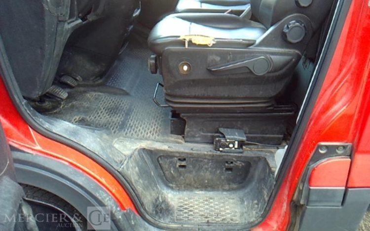 IVECO 35-120 BENNE SIMPLE CABINE COFFRE ROUGE EM-048-FN