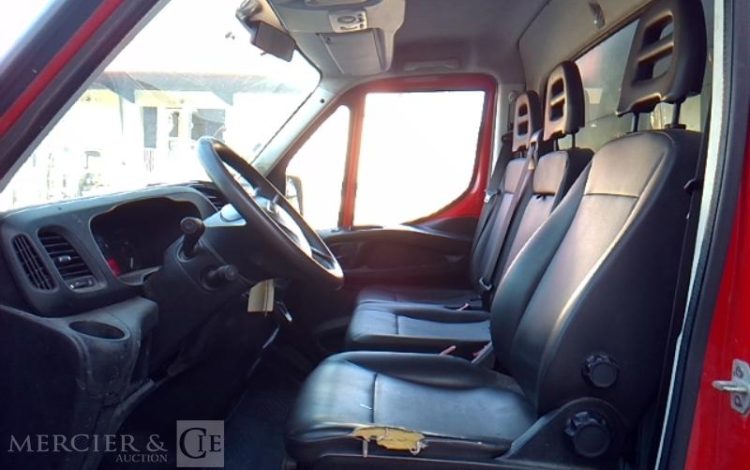 IVECO 35-120 BENNE SIMPLE CABINE COFFRE ROUGE EM-048-FN