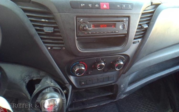 IVECO 35-120 BENNE SIMPLE CABINE COFFRE ROUGE EM-048-FN