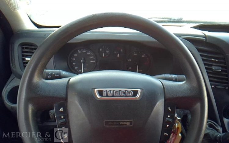 IVECO 35-120 BENNE SIMPLE CABINE COFFRE ROUGE EM-048-FN