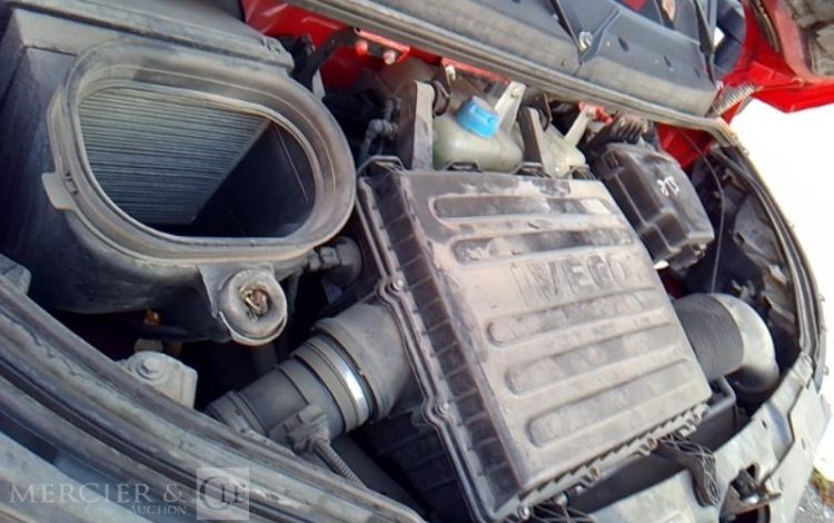IVECO 35-120 BENNE SIMPLE CABINE COFFRE ROUGE EM-048-FN