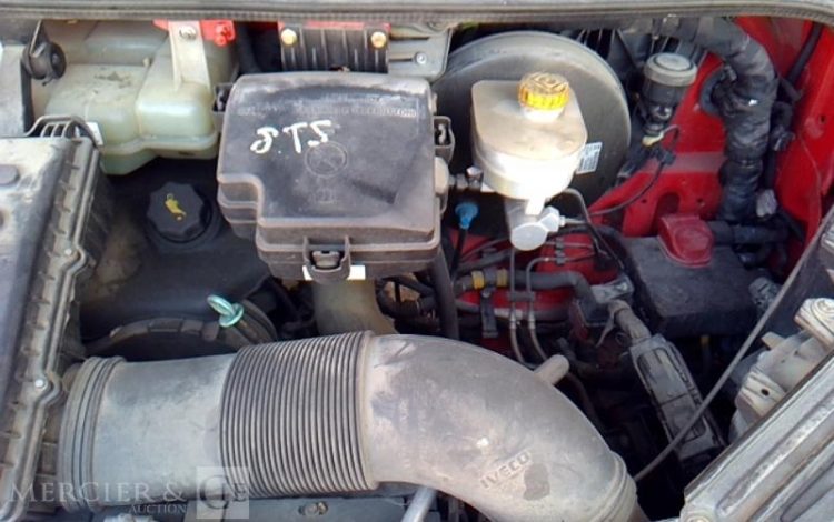 IVECO 35-120 BENNE SIMPLE CABINE COFFRE ROUGE EM-048-FN