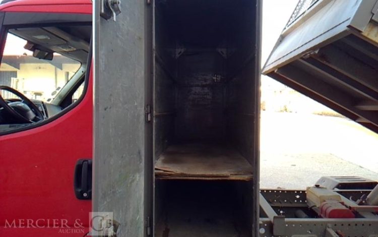 IVECO 35-120 BENNE SIMPLE CABINE COFFRE ROUGE EM-048-FN