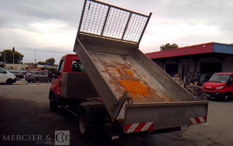 IVECO 35-120 BENNE SIMPLE CABINE COFFRE ROUGE ES-506-YK