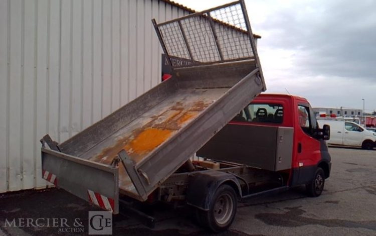 IVECO 35-120 BENNE SIMPLE CABINE COFFRE ROUGE ES-506-YK