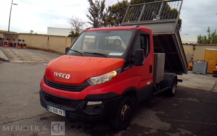 IVECO 35-120 BENNE SIMPLE CABINE COFFRE ROUGE ES-506-YK