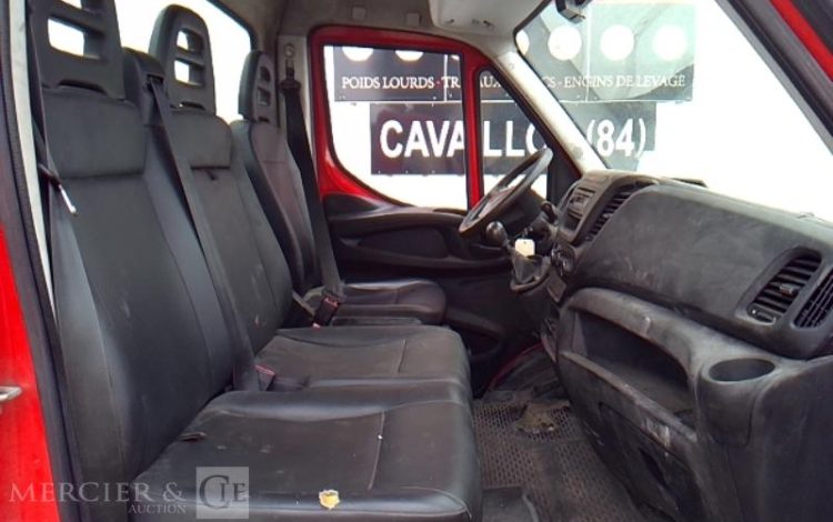IVECO 35-120 BENNE SIMPLE CABINE COFFRE ROUGE ES-506-YK