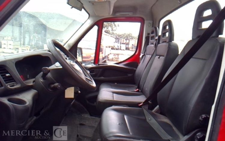 IVECO 35-120 BENNE SIMPLE CABINE COFFRE ROUGE ES-506-YK