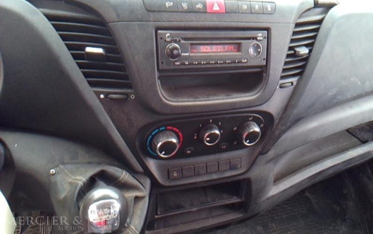IVECO 35-120 BENNE SIMPLE CABINE COFFRE ROUGE ES-506-YK