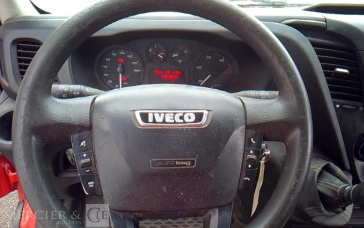 IVECO 35-120 BENNE SIMPLE CABINE COFFRE ROUGE ES-506-YK