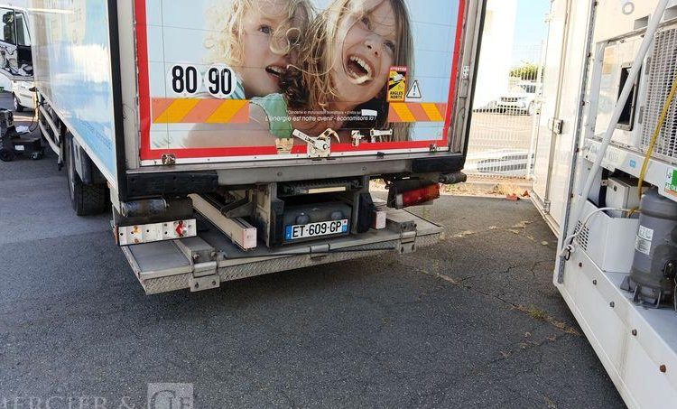 IVECO STRALIS 270 E6 – EN DESIGNATION(93) – PTAC: 19 T- GAZ –  240486 KMS BLANC ET-609-GP
