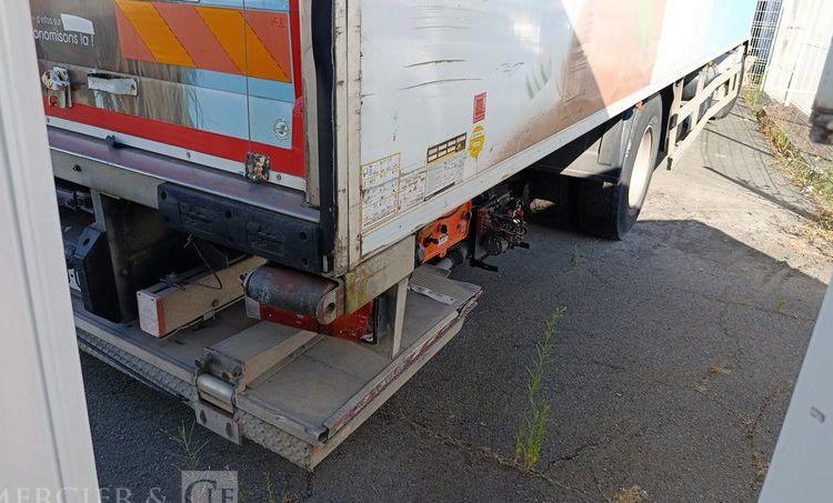 IVECO STRALIS 270 E6 – EN DESIGNATION(93) – PTAC: 19 T- GAZ –  240486 KMS BLANC ET-609-GP