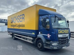 DAF PORTEUR DAF LF 260 AVEC HAYON – DIESEL- PTAC 16 TONNES – 688802 KMS – ANNEE 2018 BLEU ET-837-WA